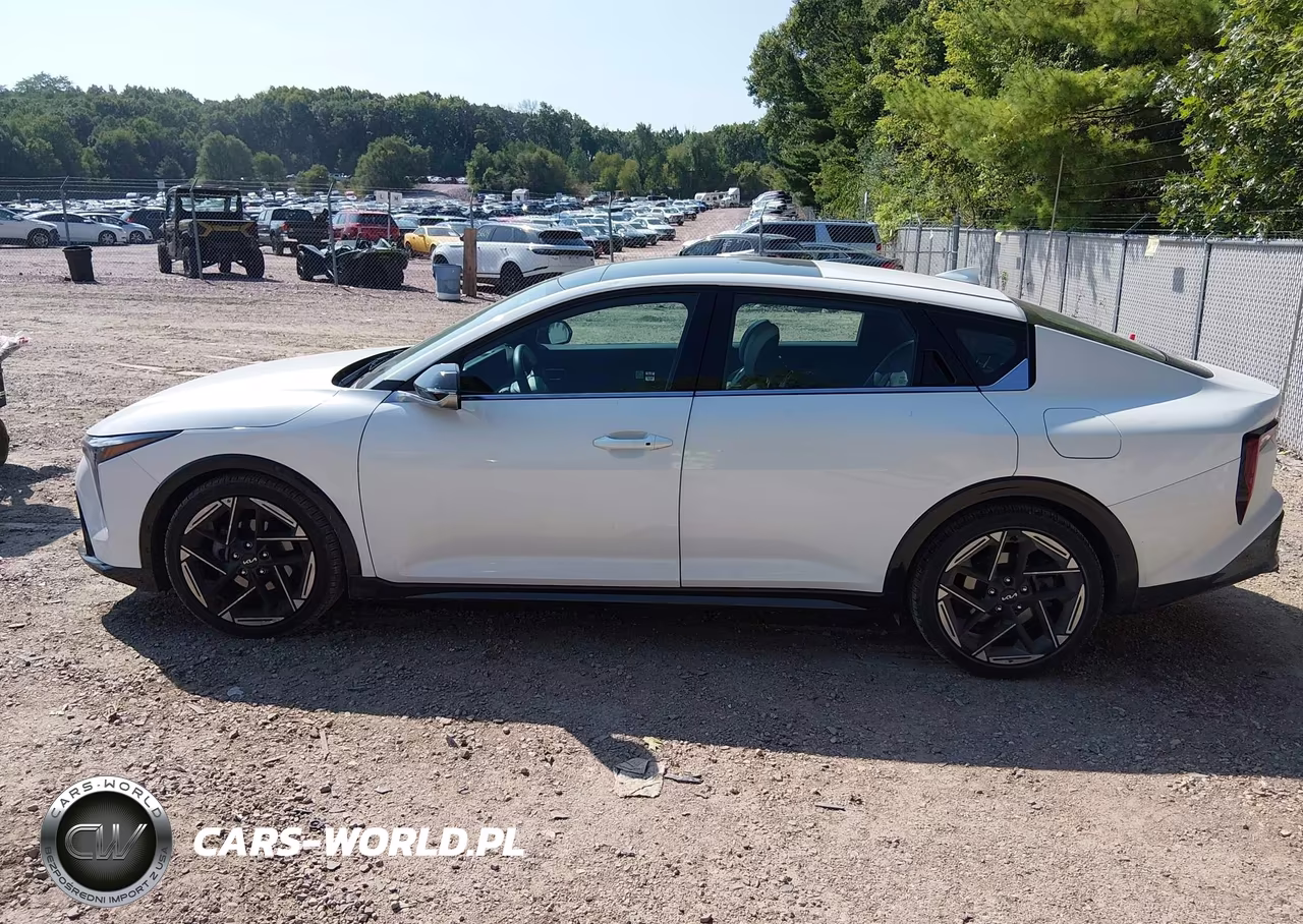 2025 Kia K4 Gt-Line VIN:3KPFW4DE4SE191650 - 14