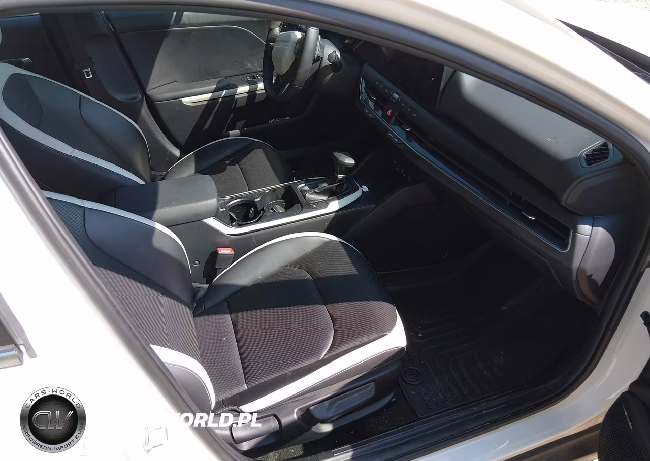 2025 Kia K4 Gt-Line VIN:3KPFW4DE4SE191650 - 5