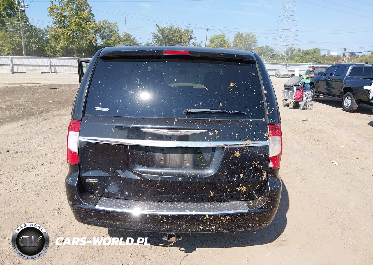 2016 Chrysler Town & Country Touring VIN:2C4RC1BG5GR245827 - 16