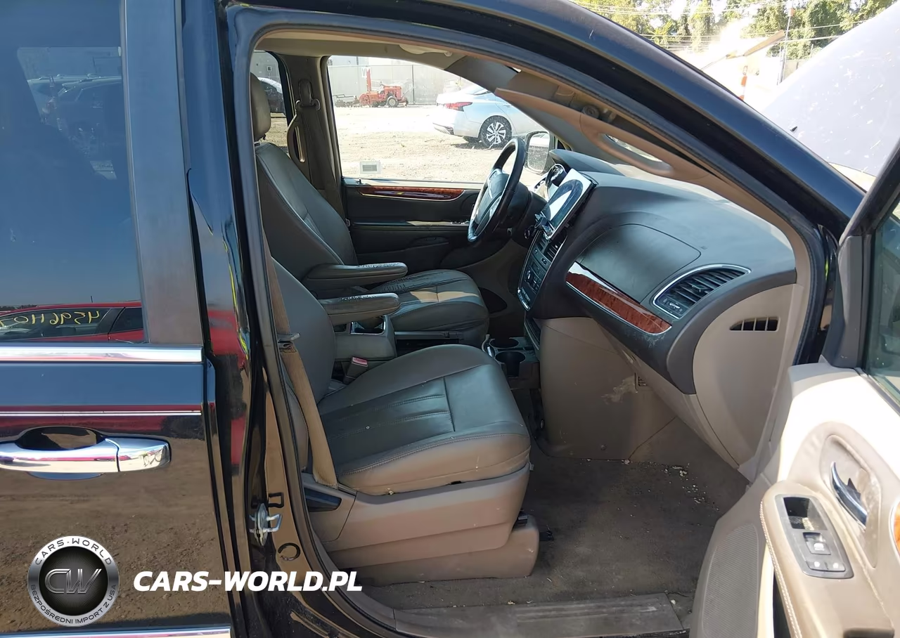 2016 Chrysler Town & Country Touring VIN:2C4RC1BG5GR245827 - 5