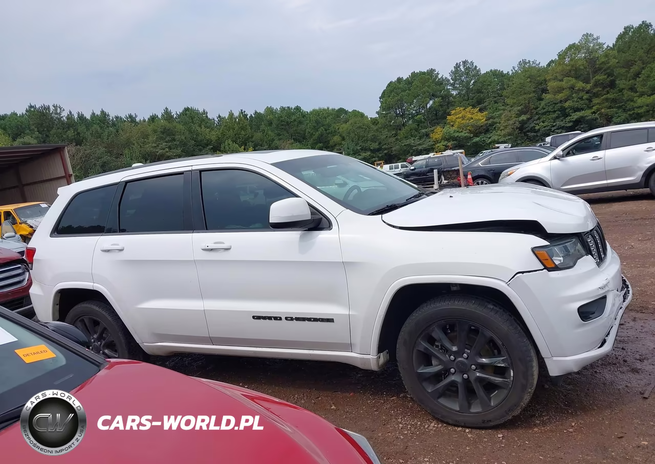 2019 Jeep Grand Cherokee Altitude 4X2 VIN:1C4RJEAGXKC571901 - 13