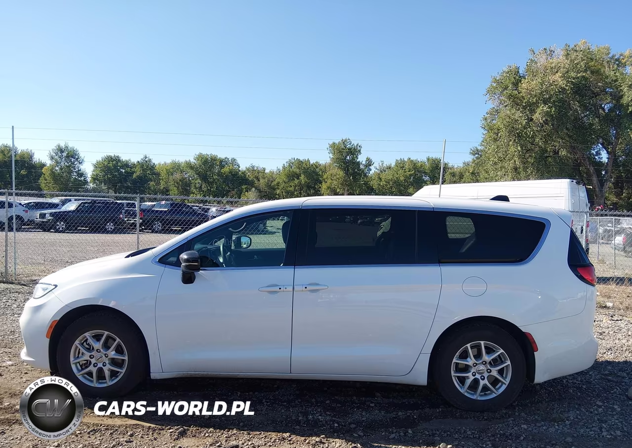 2025 Chrysler Pacifica Select VIN:2C4RC1BG1SR526385 - 14
