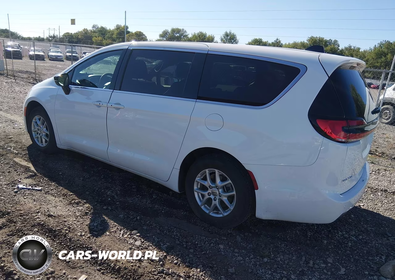 2025 Chrysler Pacifica Select VIN:2C4RC1BG1SR526385 - 3