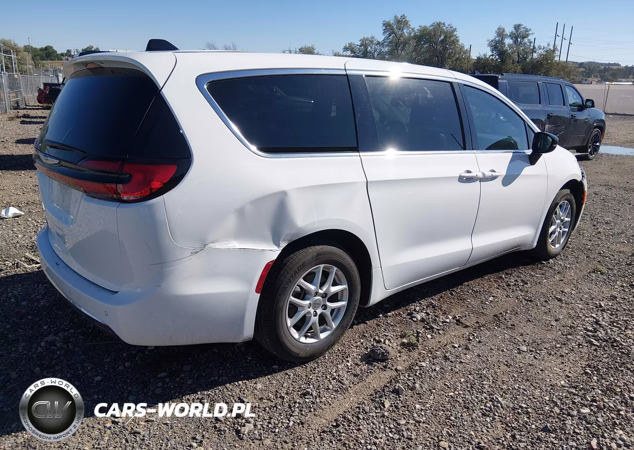 2025 Chrysler Pacifica Select VIN:2C4RC1BG1SR526385 - 4