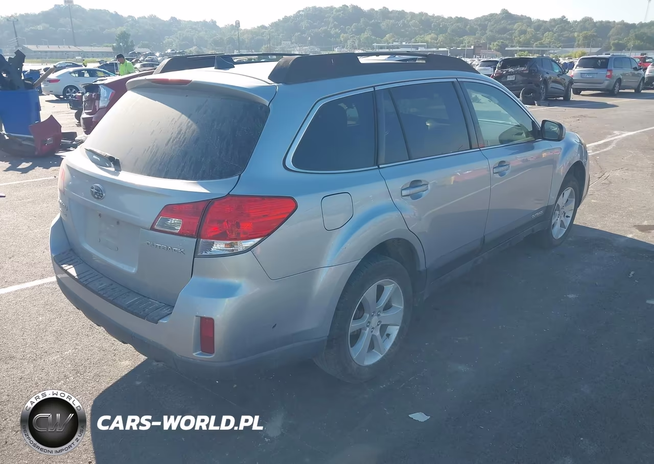 2014 Subaru Outback 2.5I Premium VIN:4S4BRCCC5E3290484 - 4