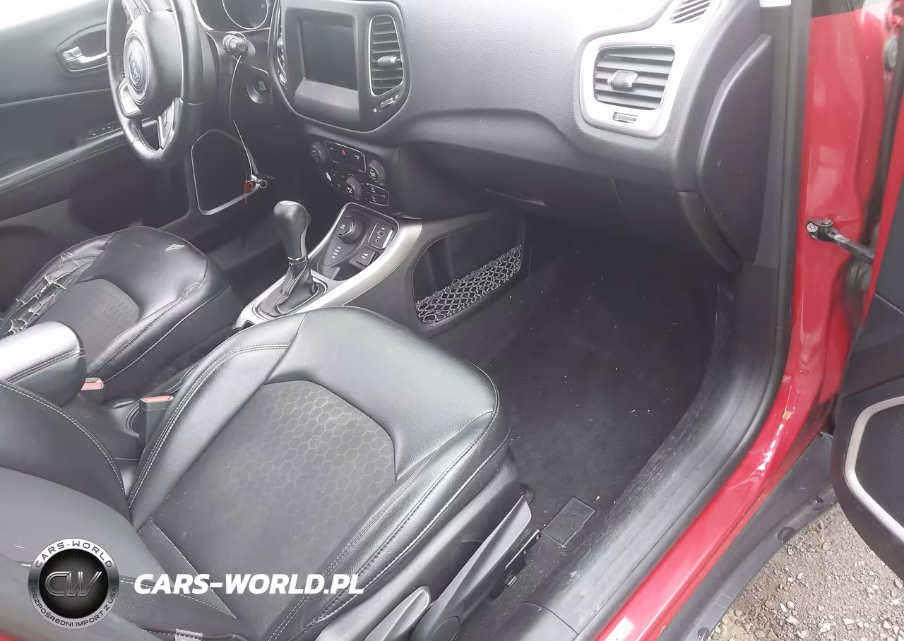 2018 Jeep Compass Latitude 4X4 VIN:3C4NJDBB0JT115324 - 5