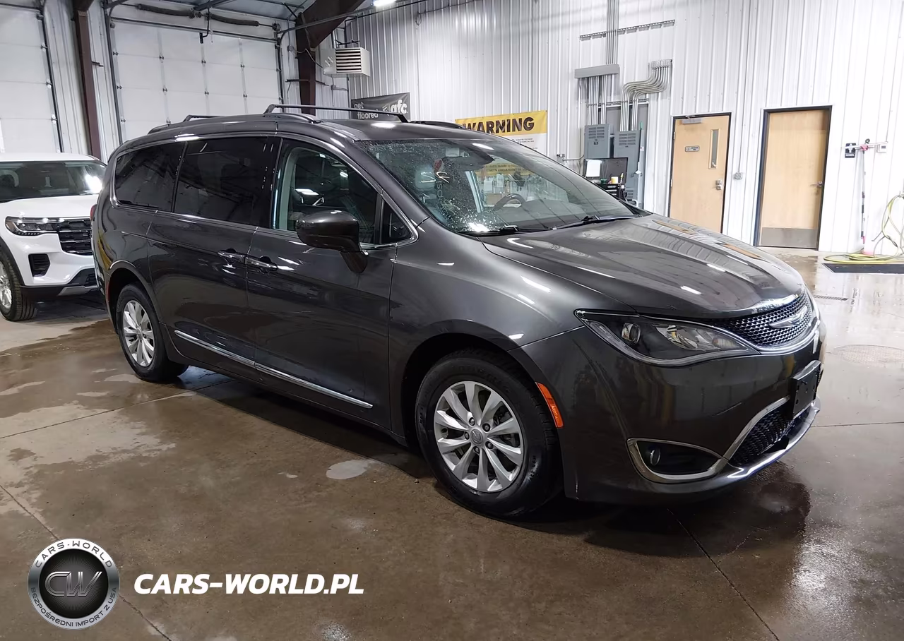 2017 Chrysler Pacifica Touring-L VIN:2C4RC1BG6HR635255 - 1