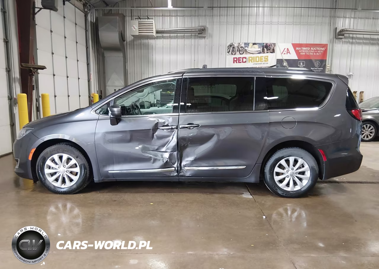 2017 Chrysler Pacifica Touring-L VIN:2C4RC1BG6HR635255 - 14