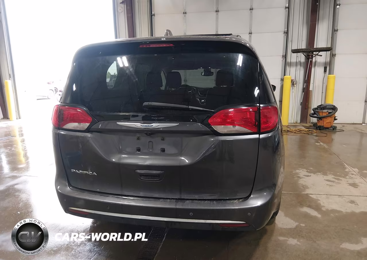 2017 Chrysler Pacifica Touring-L VIN:2C4RC1BG6HR635255 - 16