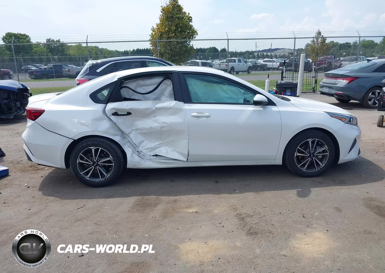 2023 Kia Forte Lxs VIN:3KPF24AD0PE545159 - 13
