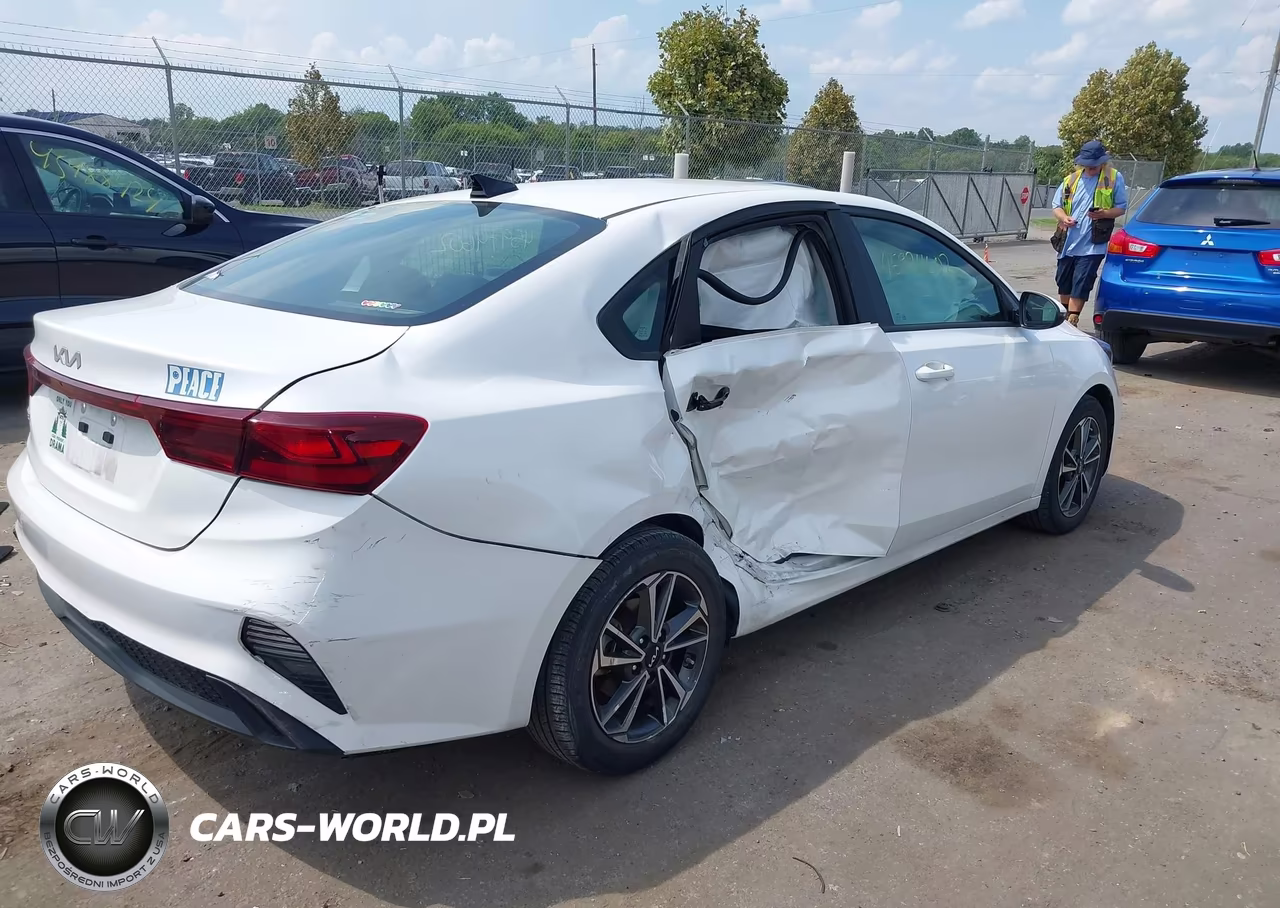 2023 Kia Forte Lxs VIN:3KPF24AD0PE545159 - 4