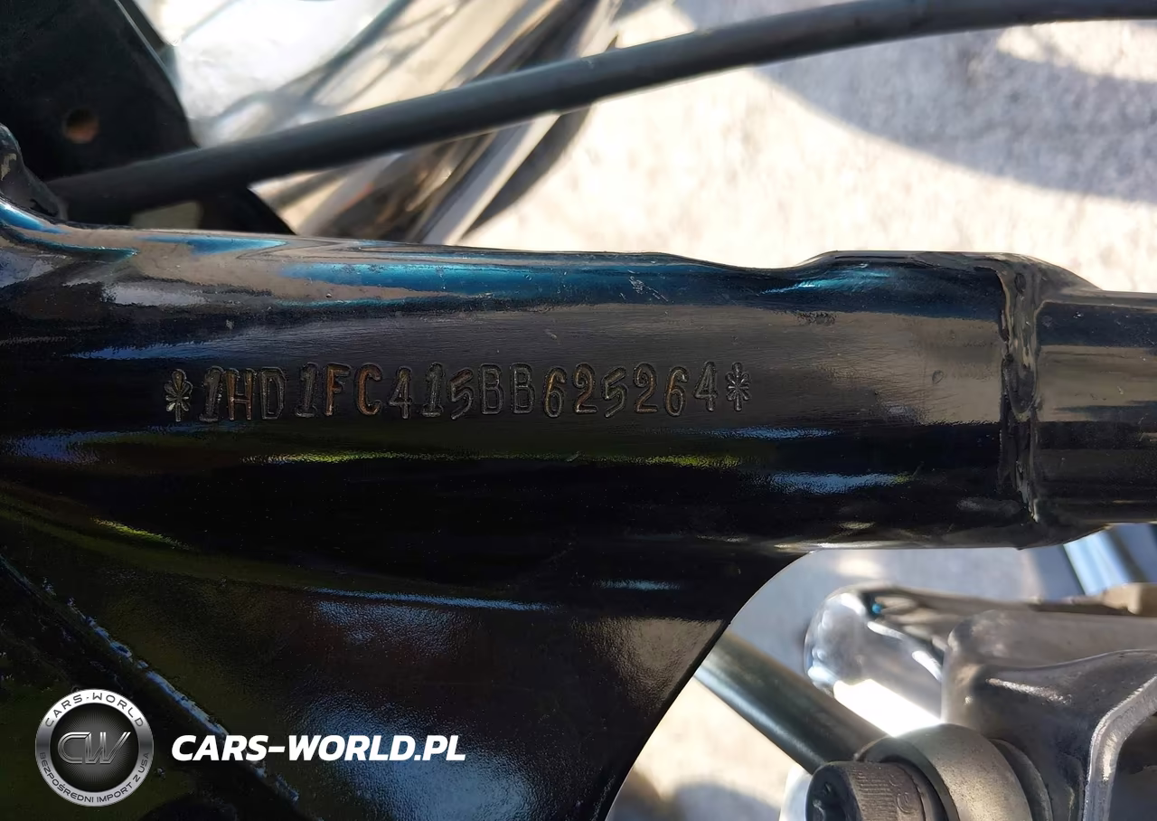 2011 Harley-Davidson Flhtcu VIN:1HD1FC415BB625264 - 10