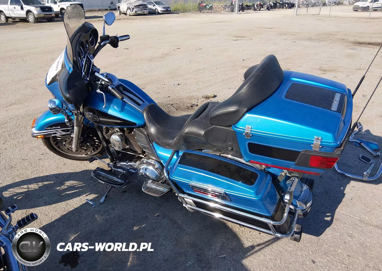 2011 Harley-Davidson Flhtcu VIN:1HD1FC415BB625264 - 3