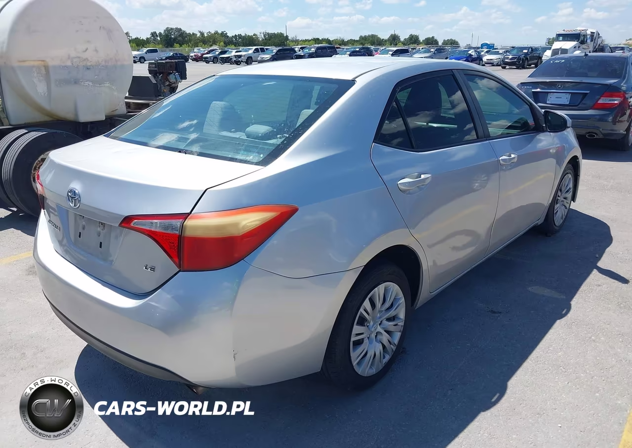2015 Toyota Corolla Le VIN:5YFBURHE5FP298545 - 4