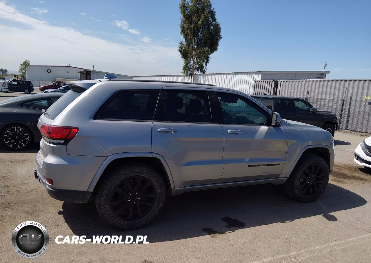 2017 Jeep Grand Cherokee Altitude 4X4 VIN:1C4RJFAG3HC881337 - 14