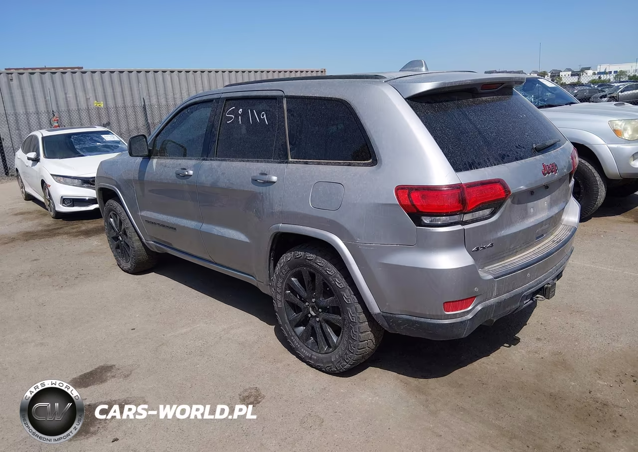 2017 Jeep Grand Cherokee Altitude 4X4 VIN:1C4RJFAG3HC881337 - 3