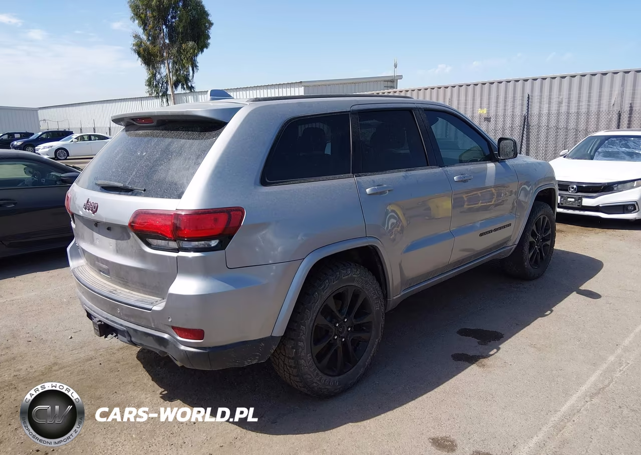 2017 Jeep Grand Cherokee Altitude 4X4 VIN:1C4RJFAG3HC881337 - 4