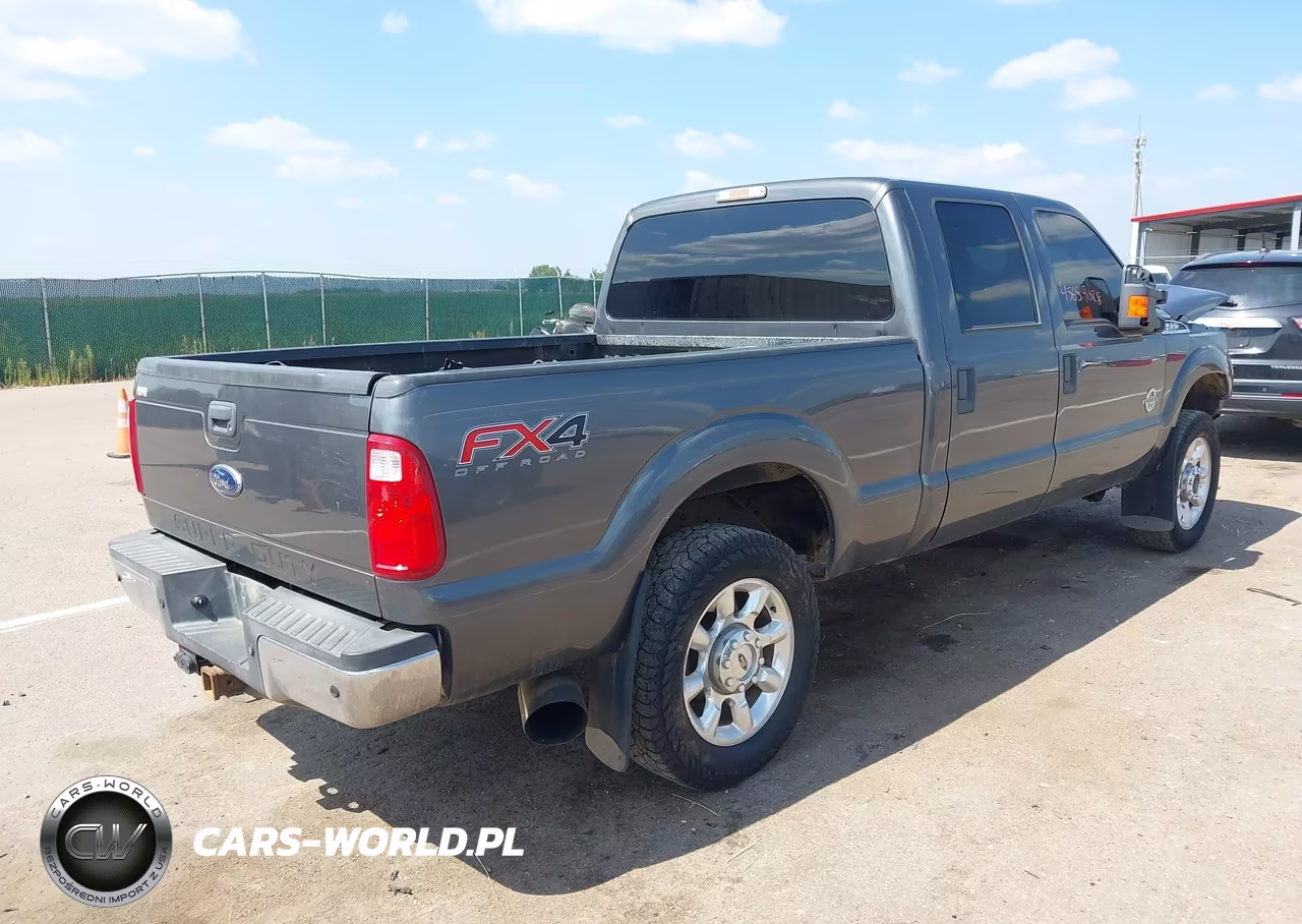 2015 Ford F-250 Xlt VIN:1FT7W2BTXFEB04264 - 4