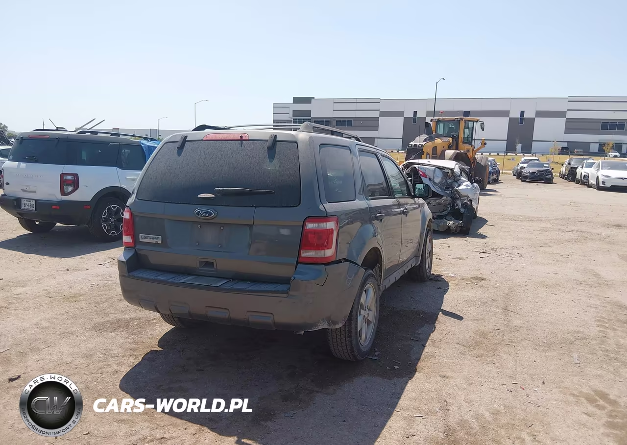 2011 Ford Escape Xlt VIN:1FMCU0D70BKB69673 - 4