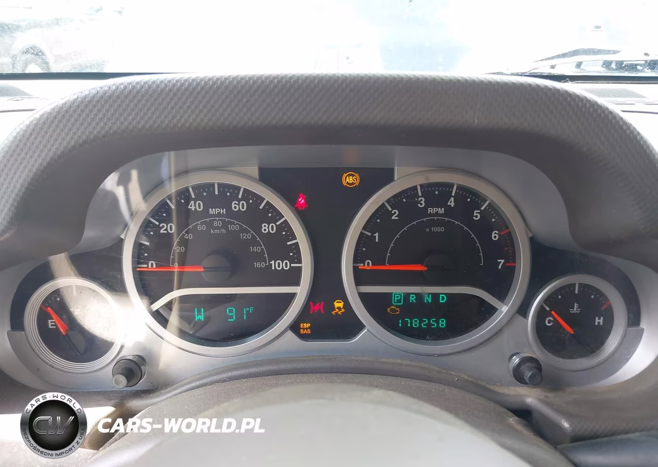 2007 Jeep Wrangler Unlimited Sahara VIN:1J4GB59107L140554 - 7