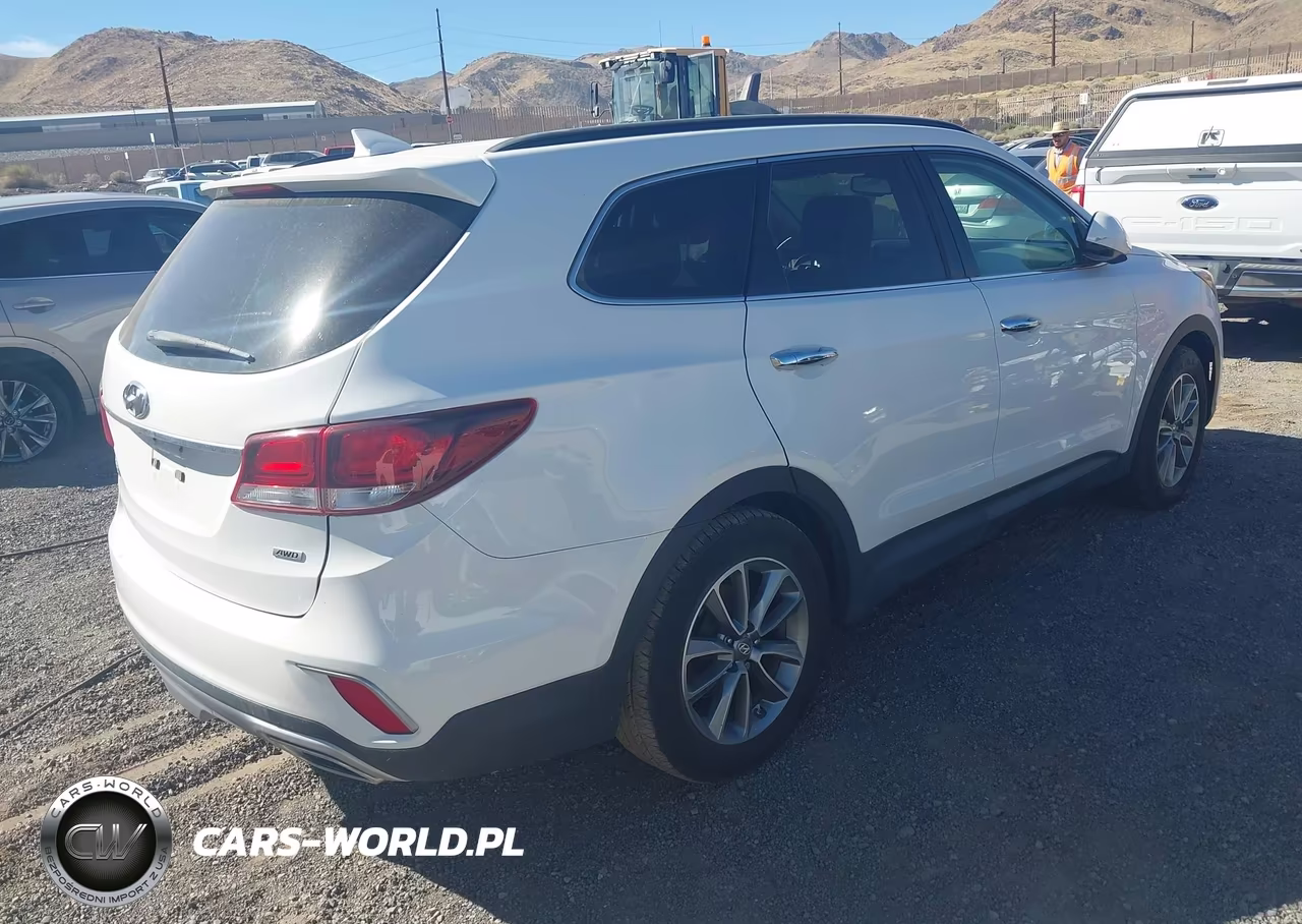 2018 Hyundai Santa Fe Se VIN:KM8SMDHFXJU269691 - 4