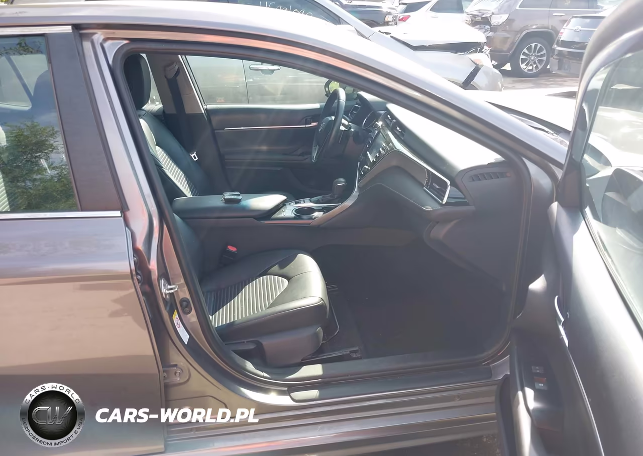 2018 Toyota Camry Hybrid Se VIN:4T1B21HK4JU001561 - 5