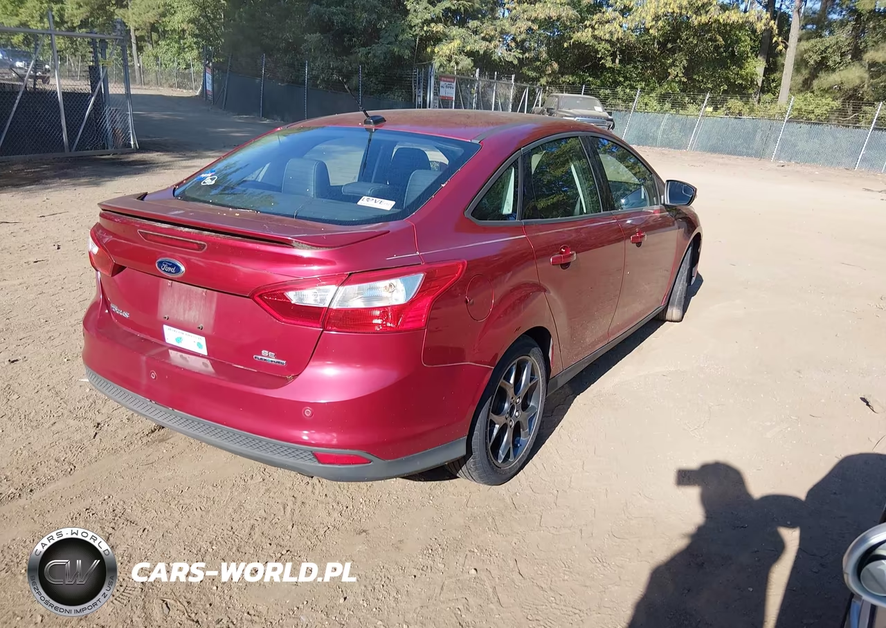 2014 Ford Focus Se VIN:1FADP3F2XEL241406 - 4