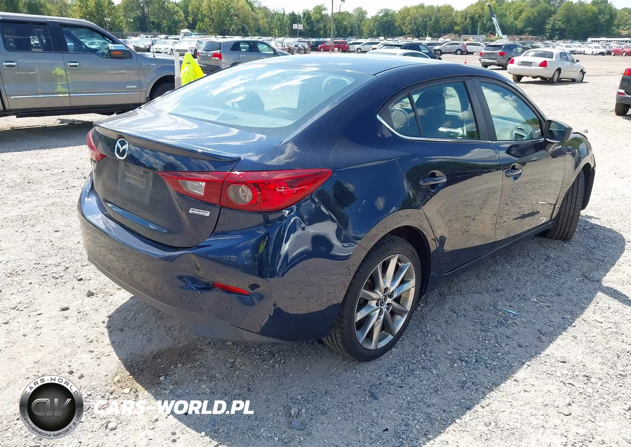 2018 Mazda Mazda3 Touring VIN:3MZBN1V34JM172773 - 4