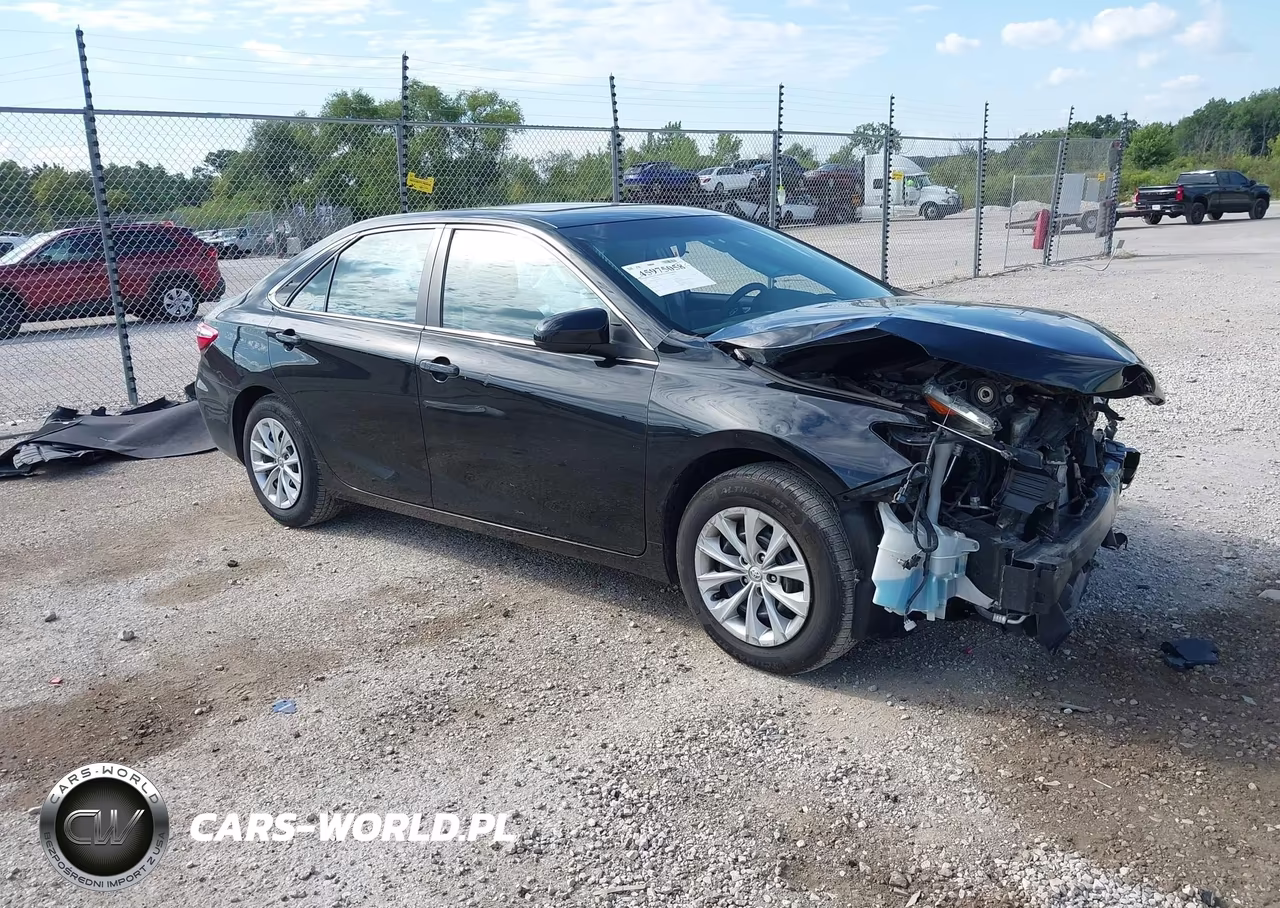 2015 Toyota Camry Le – zdjęcie 1 z 16