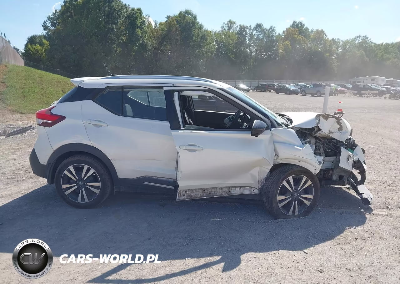 2018 Nissan Kicks Sr VIN:3N1CP5CU6JL538942 - 13
