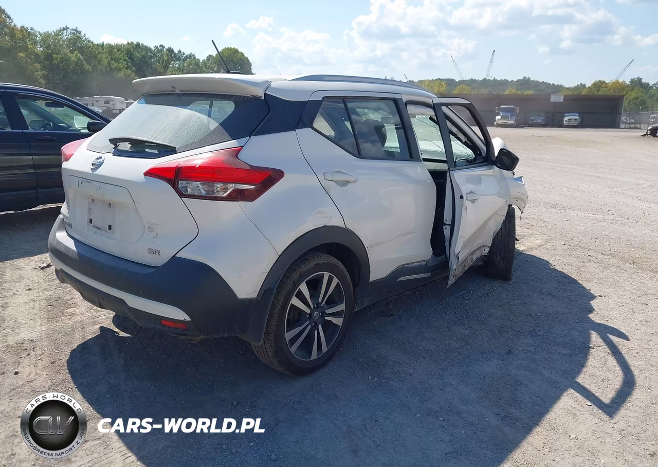 2018 Nissan Kicks Sr VIN:3N1CP5CU6JL538942 - 4