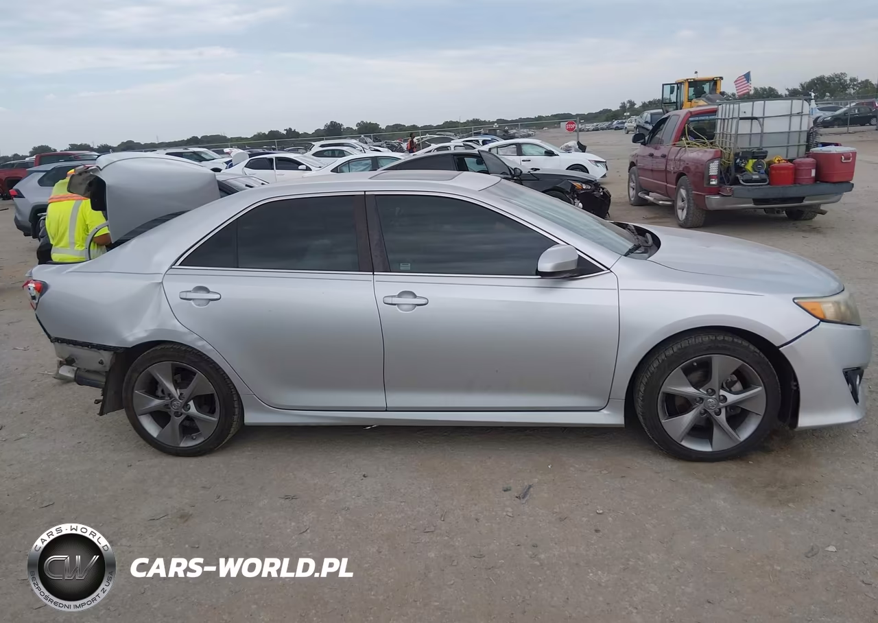2014 Toyota Camry Se Sport VIN:4T1BF1FK4EU839196 - 13