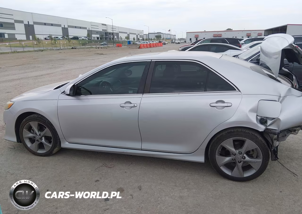 2014 Toyota Camry Se Sport VIN:4T1BF1FK4EU839196 - 14