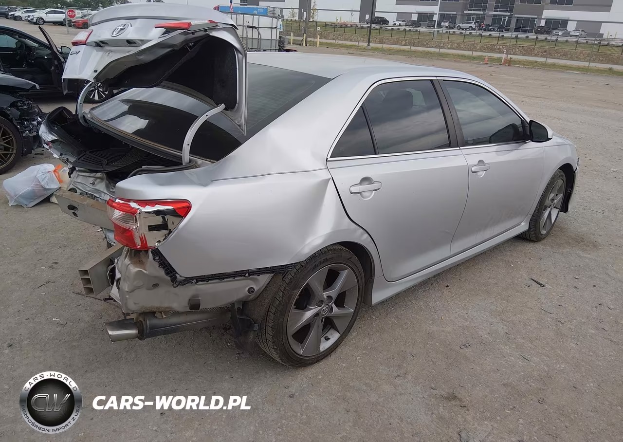 2014 Toyota Camry Se Sport VIN:4T1BF1FK4EU839196 - 4