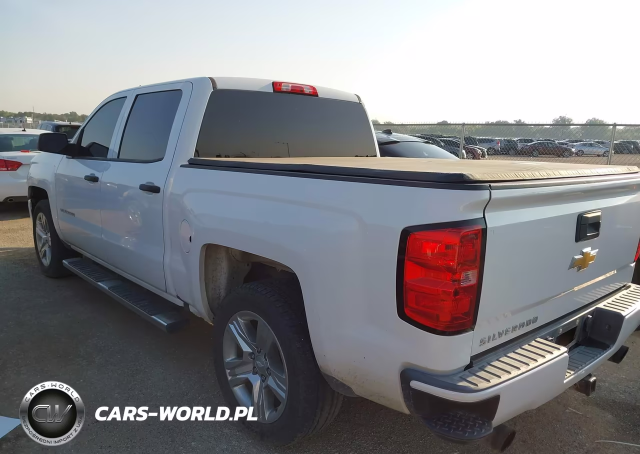 2018 Chevrolet Silverado 1500 Custom VIN:3GCPCPEC6JG139600 - 3