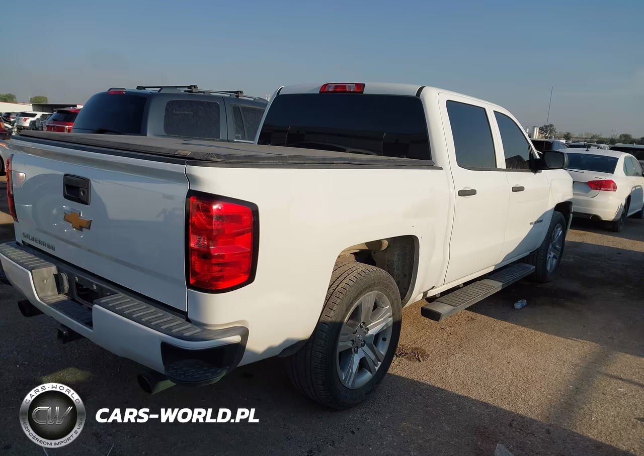 2018 Chevrolet Silverado 1500 Custom VIN:3GCPCPEC6JG139600 - 4