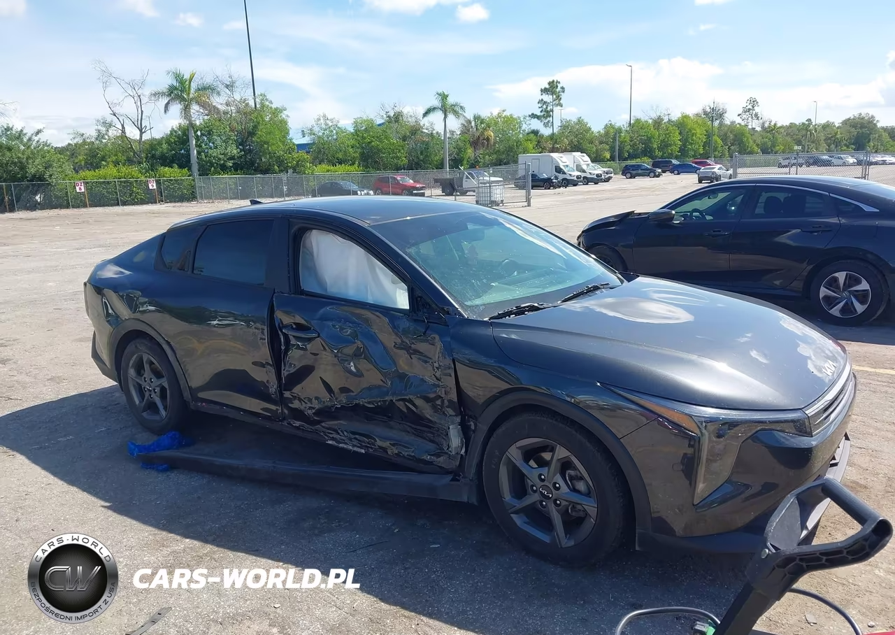 2025 Kia K4 Lxs