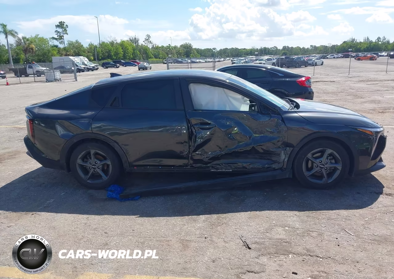 2025 Kia K4 Lxs VIN:3KPFT4DE8SE026970 - 13