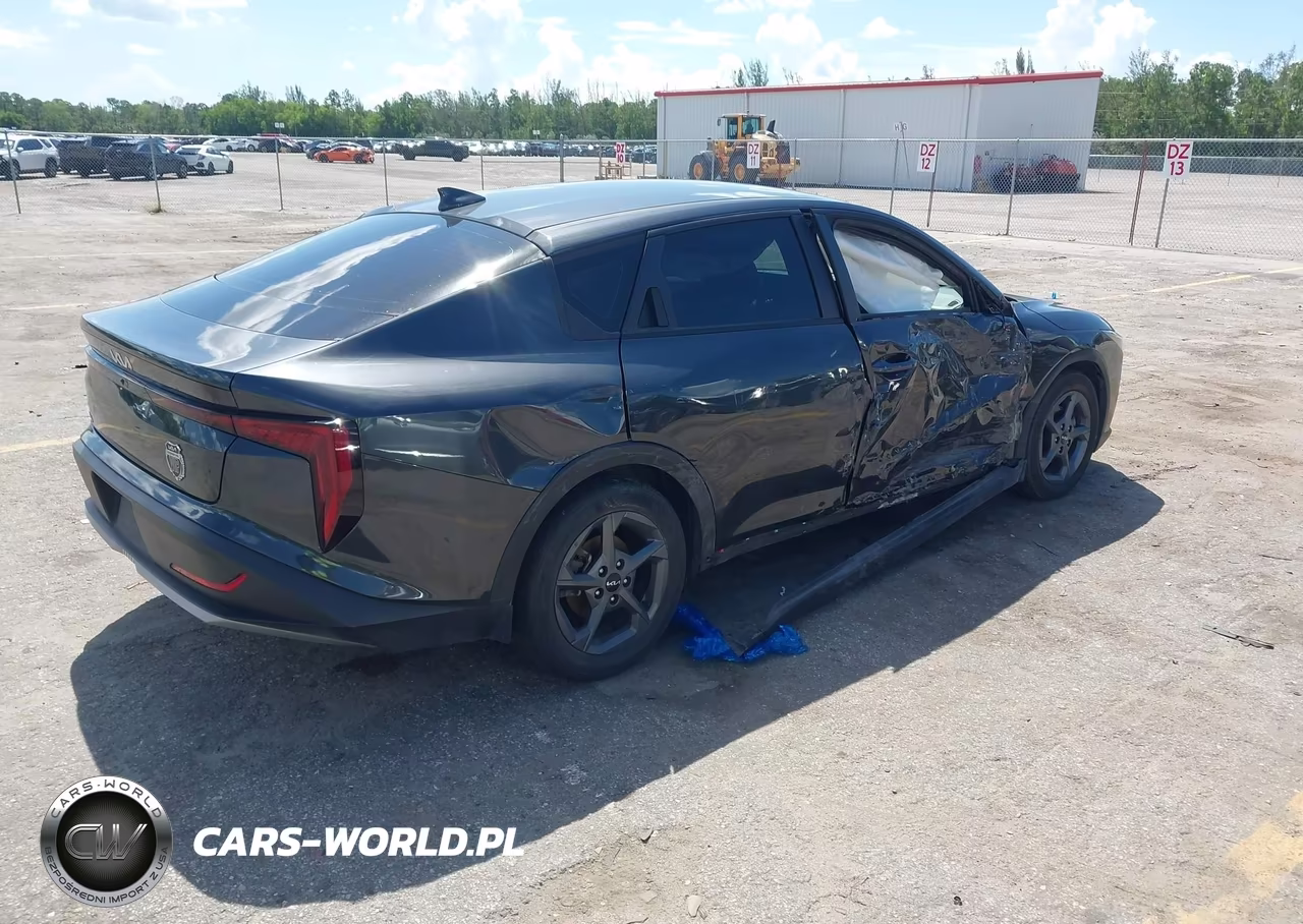 2025 Kia K4 Lxs VIN:3KPFT4DE8SE026970 - 4