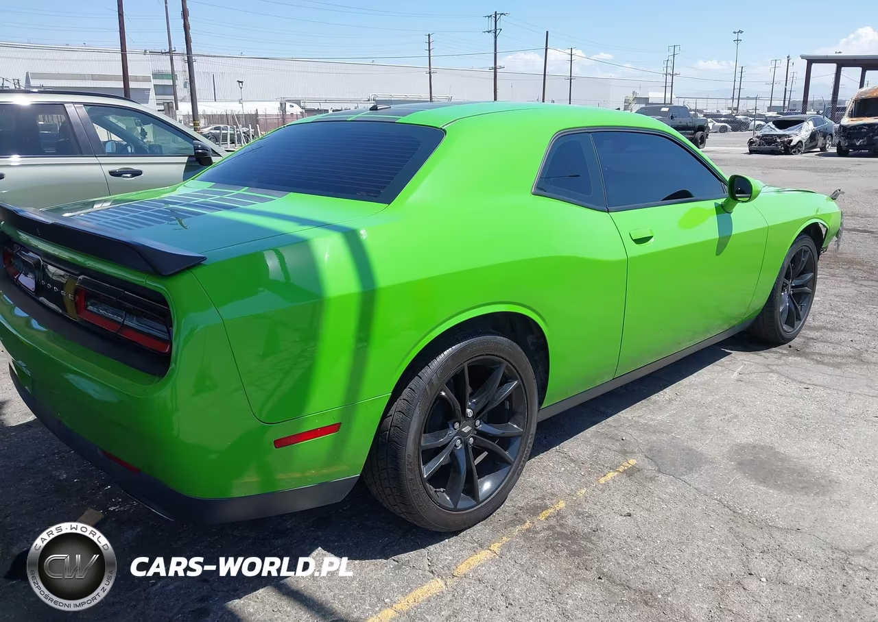 2017 Dodge Challenger Sxt VIN:2C3CDZAG6HH592646 - 4