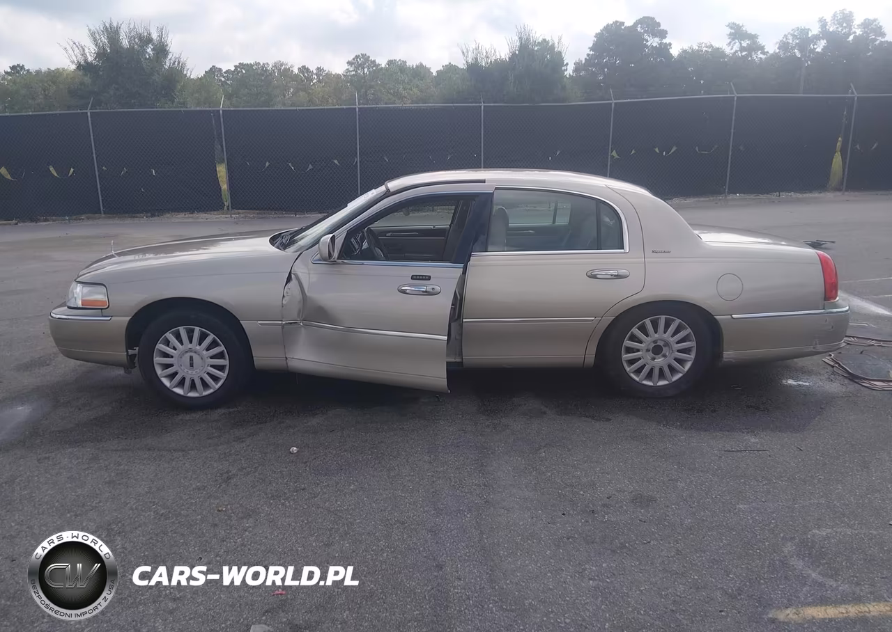 2005 Lincoln Town Car Signature VIN:1LNHM81W65Y654367 - 14
