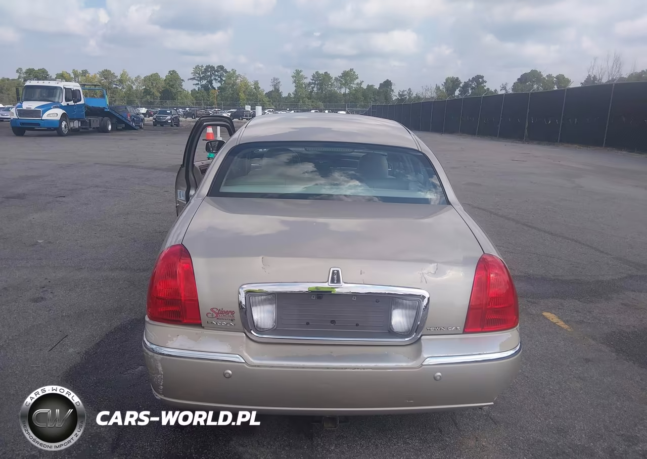2005 Lincoln Town Car Signature VIN:1LNHM81W65Y654367 - 16