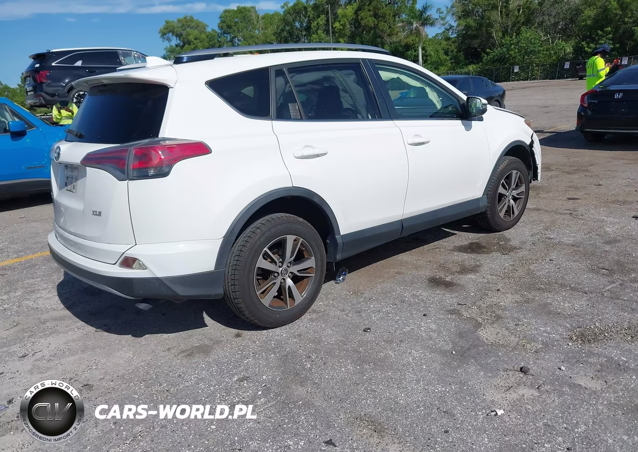 2018 Toyota Rav4 Xle VIN:JTMWFREV1JD132809 - 4