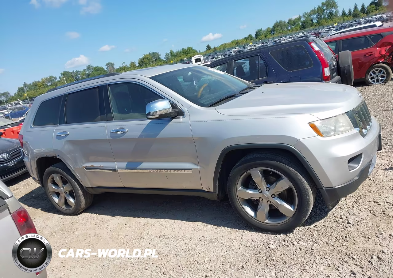 2013 Jeep Grand Cherokee Overland VIN:1C4RJECG1DC621438 - 13