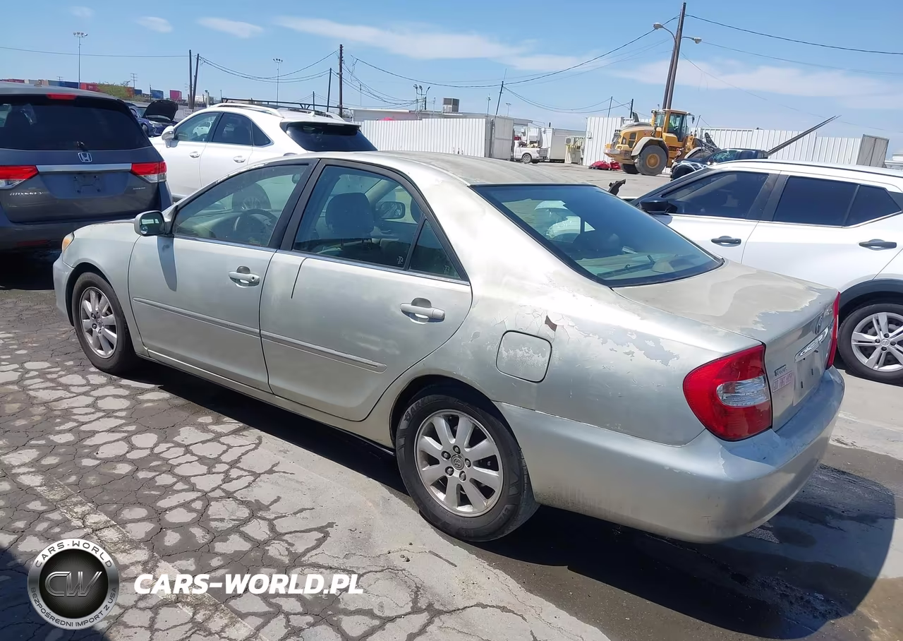 2002 Toyota Camry Xle VIN:JTDBE30K920104261 - 3