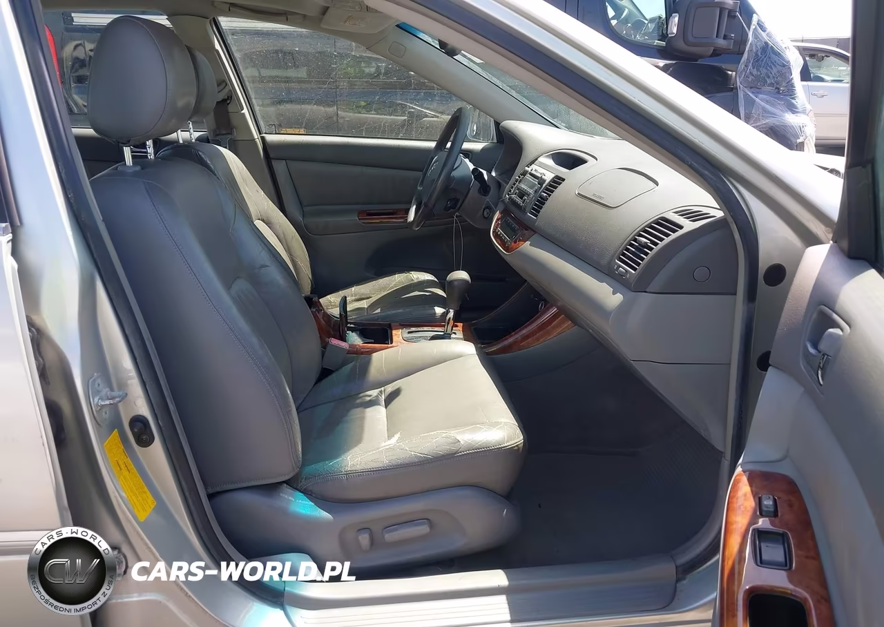 2002 Toyota Camry Xle VIN:JTDBE30K920104261 - 5