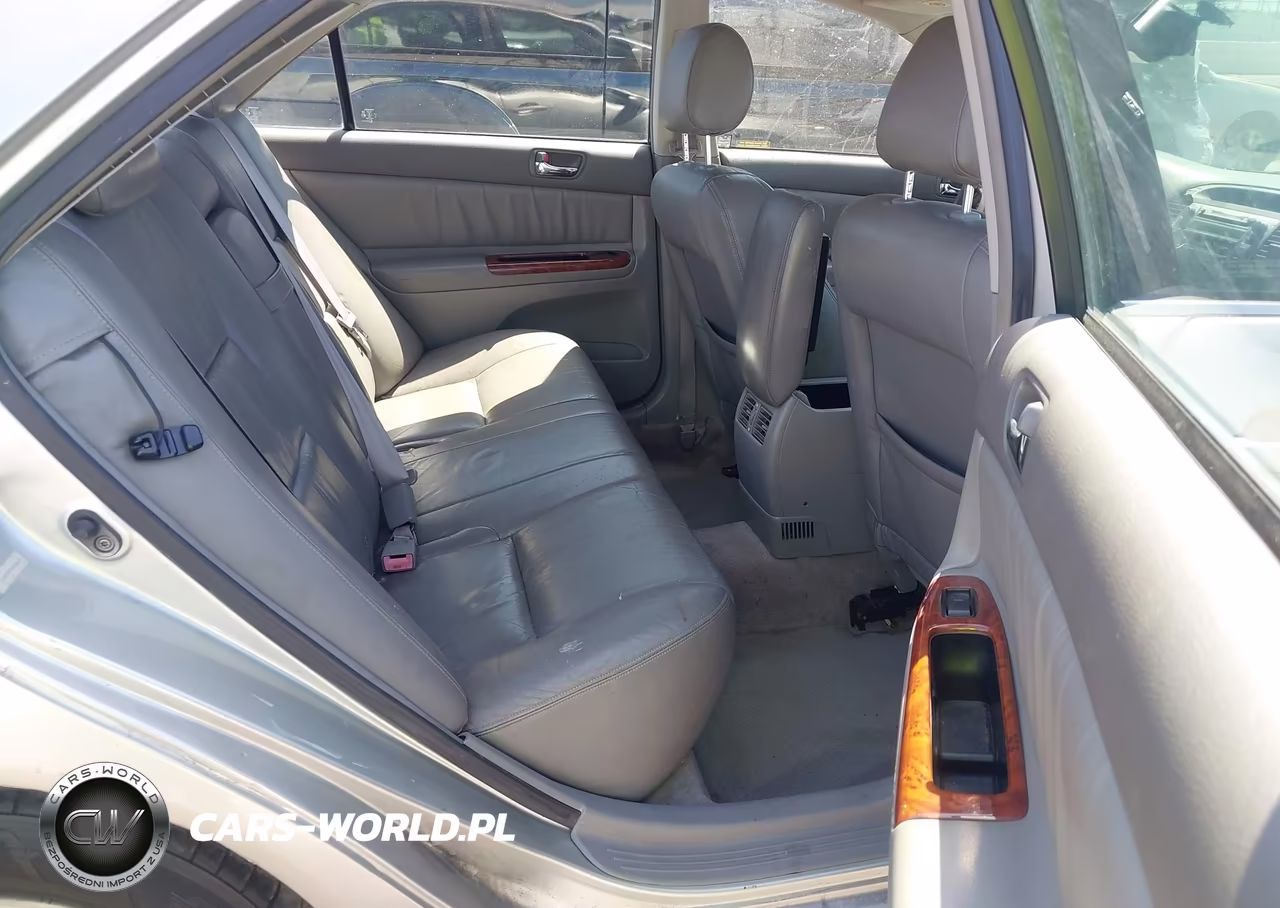 2002 Toyota Camry Xle VIN:JTDBE30K920104261 - 8