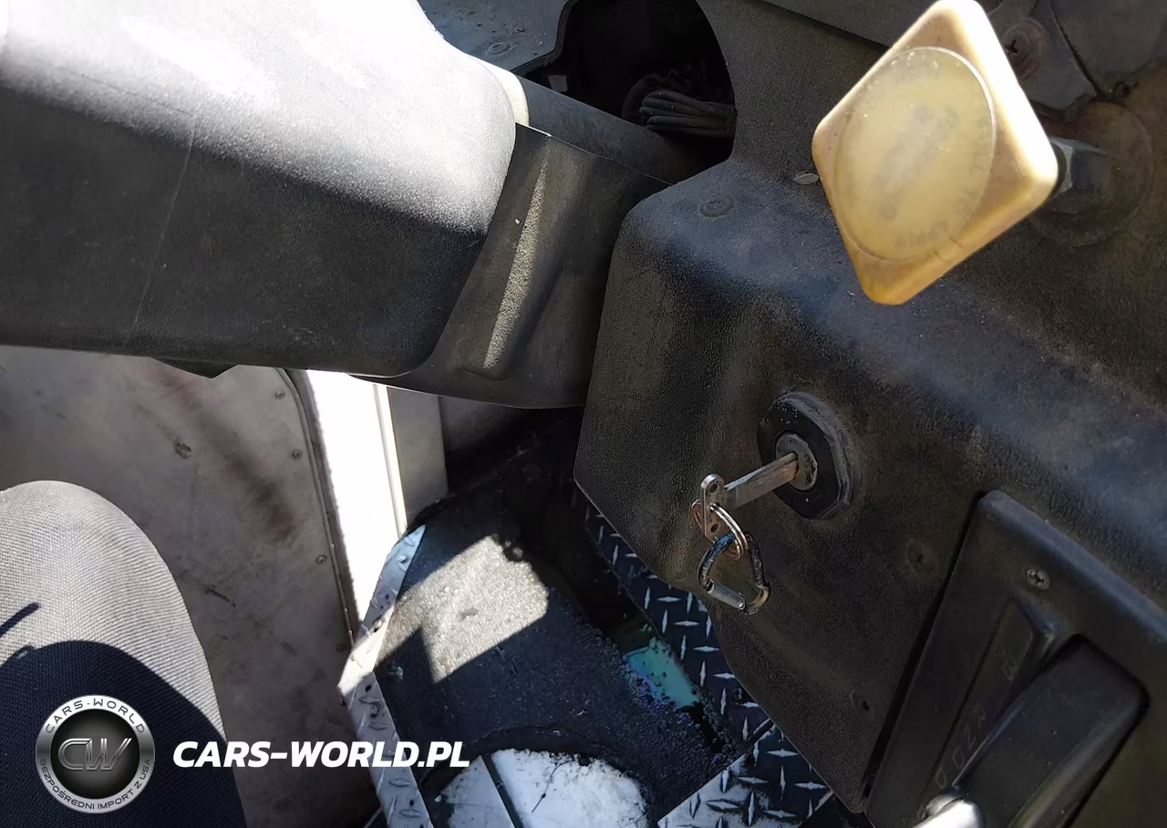 1999 Freightliner Chassis M Line Walk-In Van VIN:4UZA4FF45XCA61096 - 10