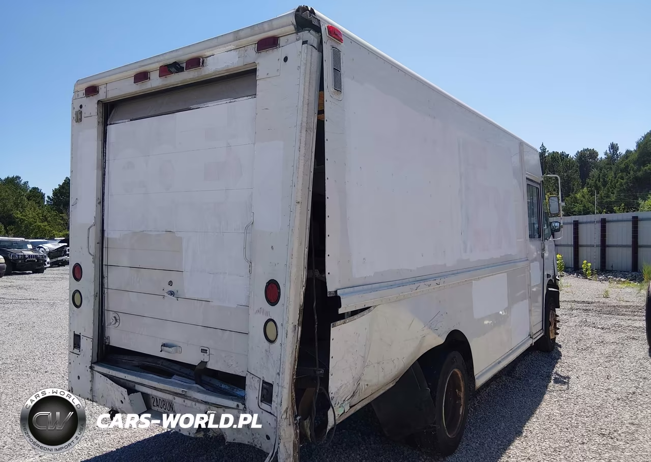 1999 Freightliner Chassis M Line Walk-In Van VIN:4UZA4FF45XCA61096 - 11