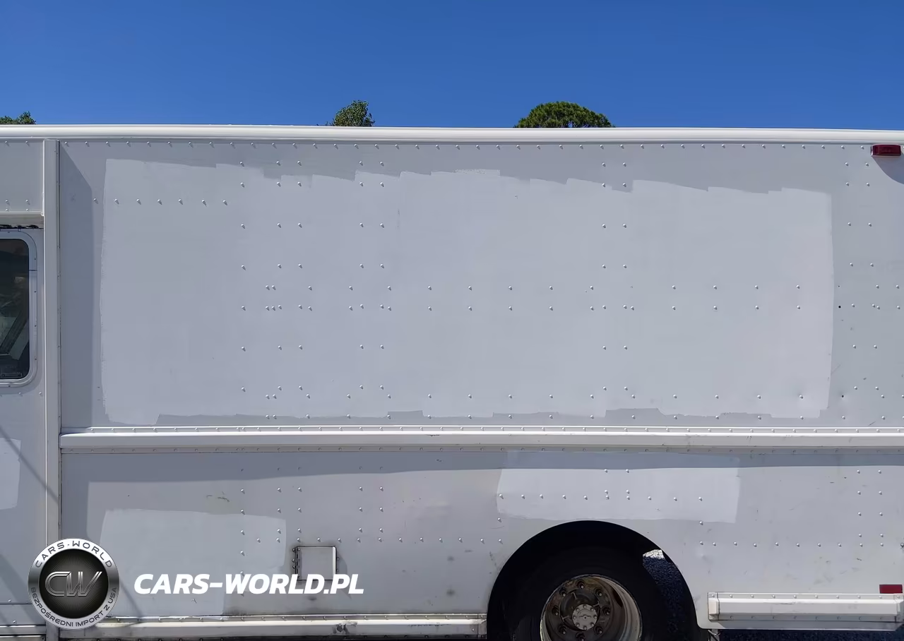 1999 Freightliner Chassis M Line Walk-In Van VIN:4UZA4FF45XCA61096 - 14